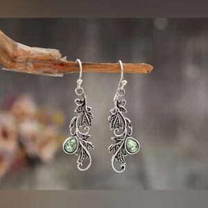 ♥️ D 5 / $20 Elegant Silver Leaf Earrings with Green Gem